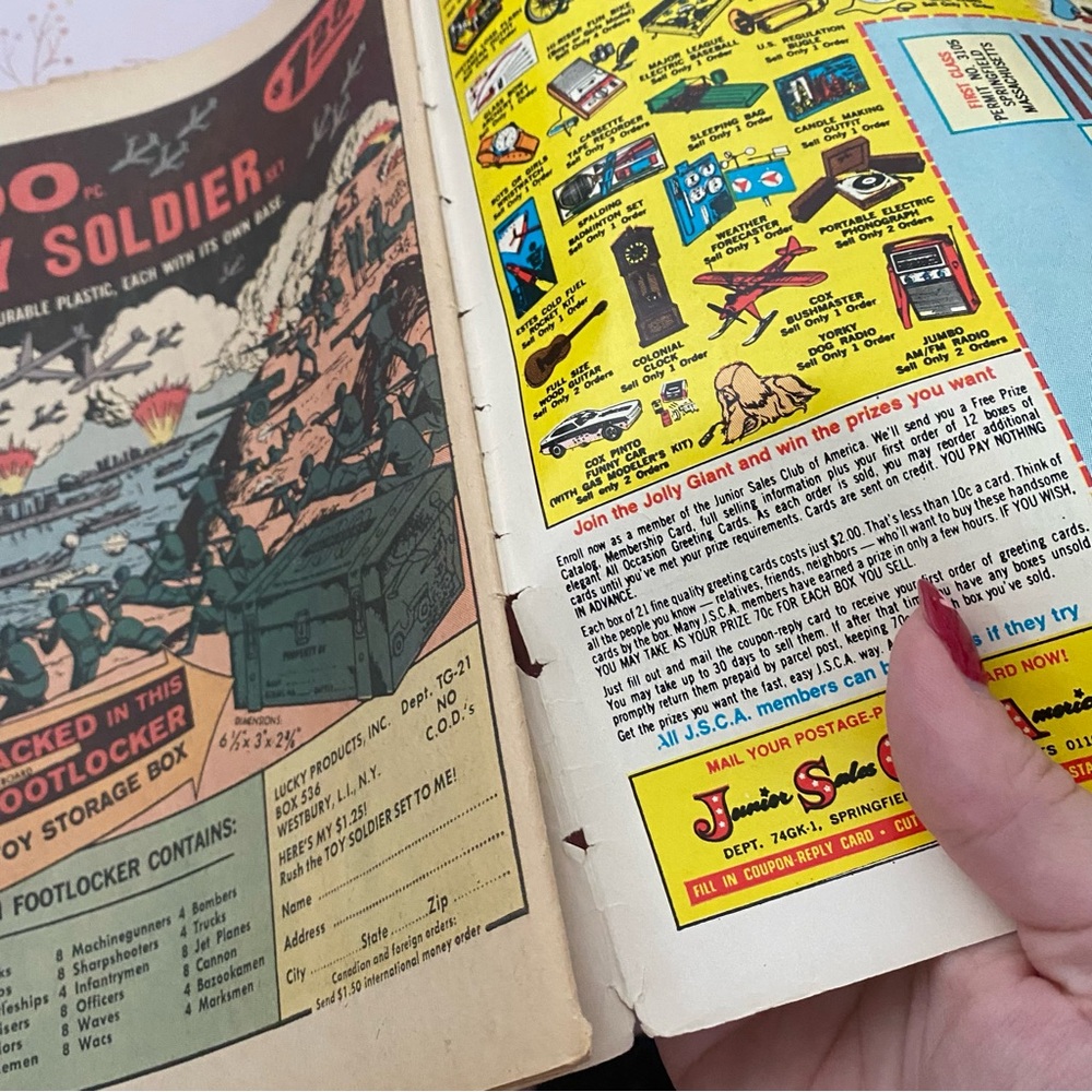 3/$30 Trio of Vintage Disney Comic Books - Picture 14 of 16